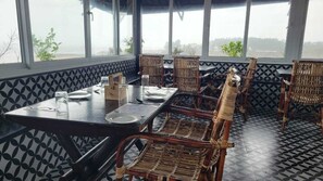 Restaurant - Izi Beach Stay (Tirukalukundram)