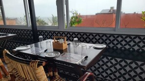 Dining room - Izi Beach Stay (Tirukalukundram)