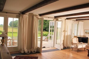 Smart-TV, Kamin, DVD-Player