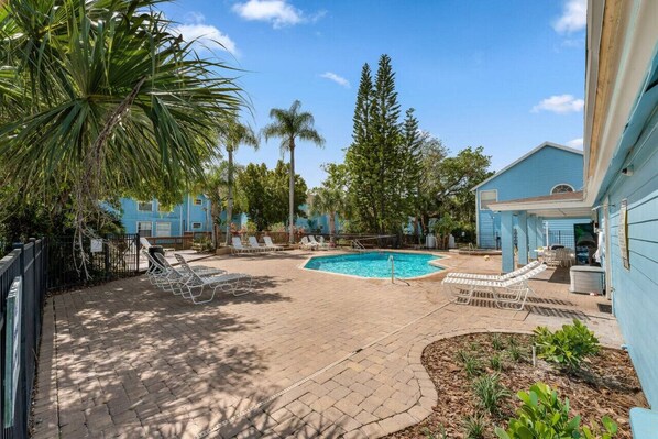 Pool - Spacious & Bright ~ Close to Disney ~ Pool ~ Gym! (Kissimmee)