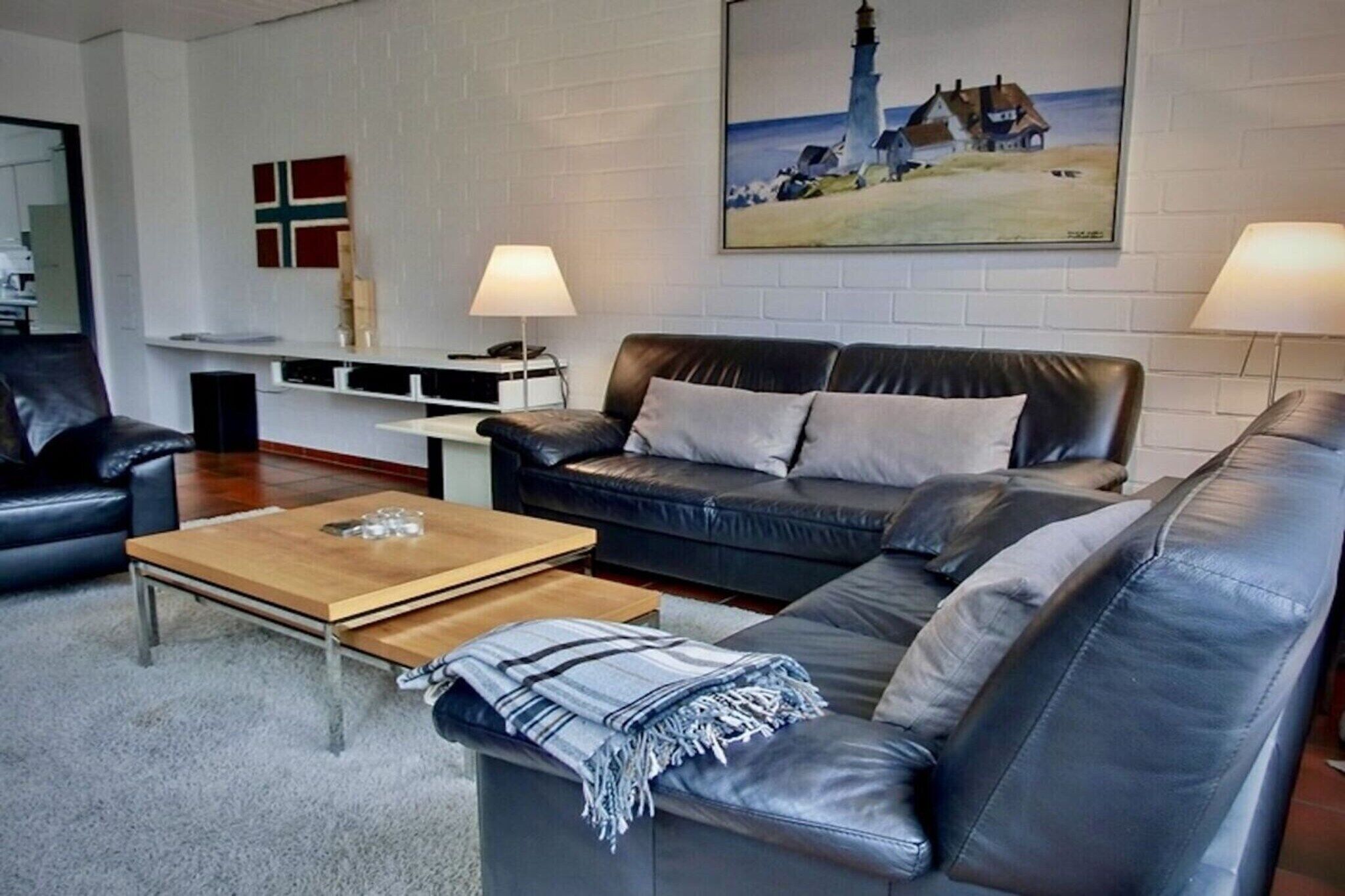 Smart-TV, Kamin, DVD-Player, Bücher