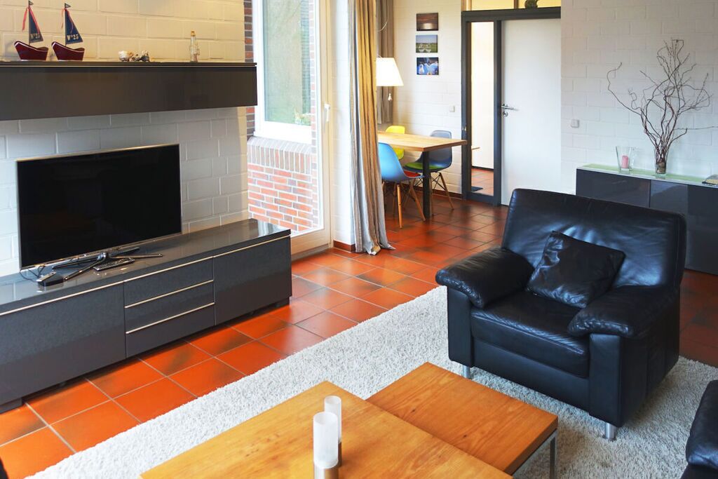 Smart TV, fireplace, DVD player, books