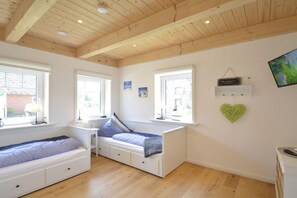 3 bedrooms, travel cot, free WiFi, bed sheets - Reetstern Utersum Comfortable holiday residence (Utersum)