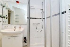 Shower, hair dryer - Vakantieappartement "Ambiente" (Westerland \/ Sylt)