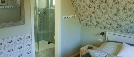 4 chambres, fer et planche à repasser, Wi-Fi gratuit, draps fournis