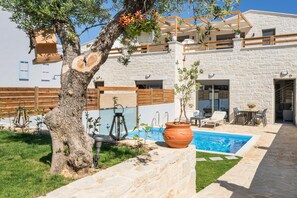 Property entrance - Sun Flower Villas (Chania)
