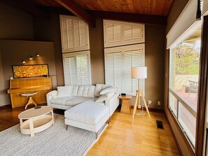 Interior - 4BR/3BA retreat with stunning Silicon Valley views  (Emerald Hills)