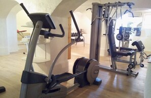 Fitness facility - Sea view apartment with swimming pool - private beach - sauna-hamman -tennis- restaurant (Théoule-sur-Mer)
