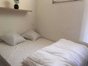 2 bedrooms, WiFi, bed sheets - Sea view apartment with swimming pool - private beach - sauna-hamman -tennis- restaurant (Théoule-sur-Mer)