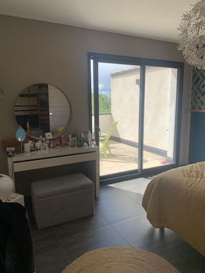 3 bedrooms, WiFi - Villa Contemporaine Avec Piscine et Jacuzzi (Vauvert)