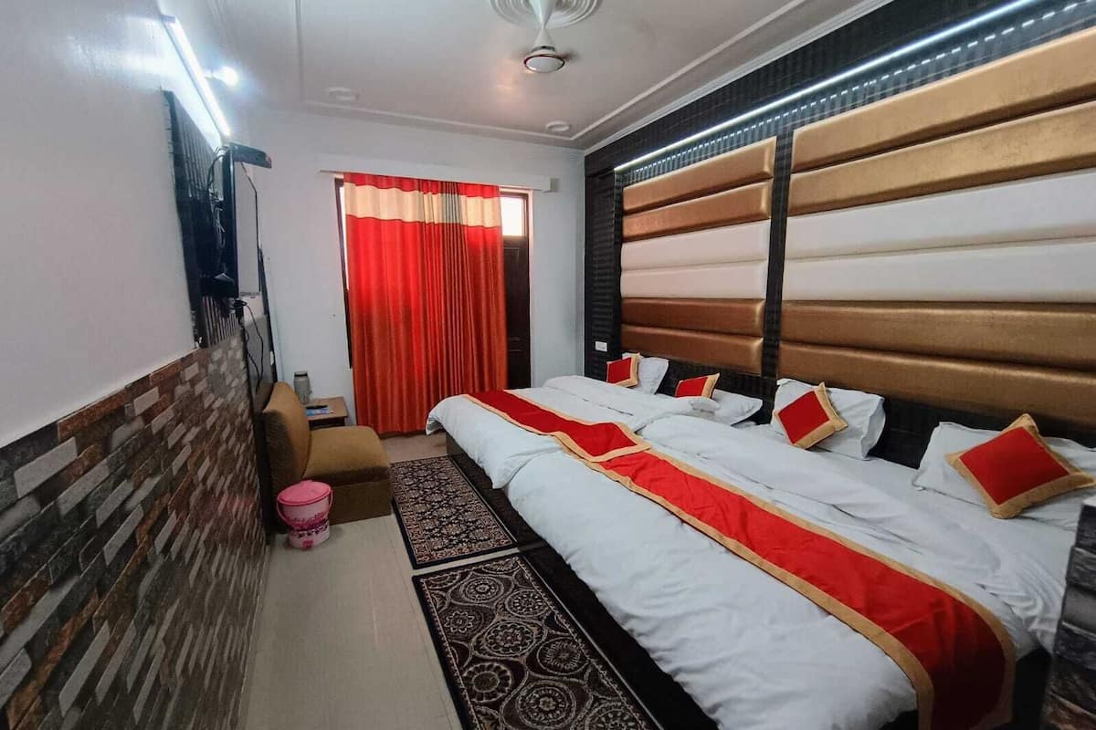 Family Room | Free WiFi, bed sheets