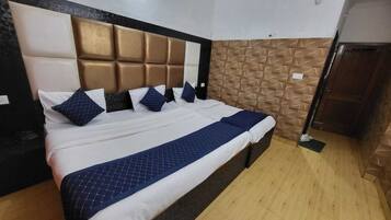 Triple Room | Free WiFi, bed sheets