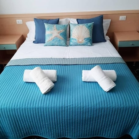 Cunas, camas plegables/adicionales y ropa de cama