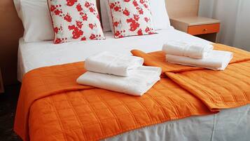 Studio, Meerblick | Babybetten, Zustellbetten, Bettwäsche