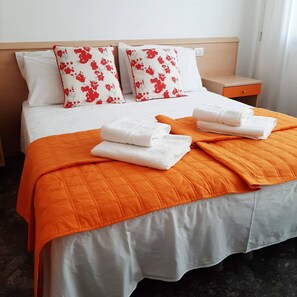 Studio, Sea View | Katil bayi/kot (surcaj), katil lipat simpan/tambahan, cadar katil