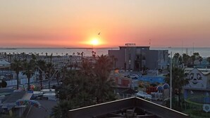 A coastal cityscape at sunset with a prominent building labeled "ASTORIA." - Residence Rex (Chioggia)