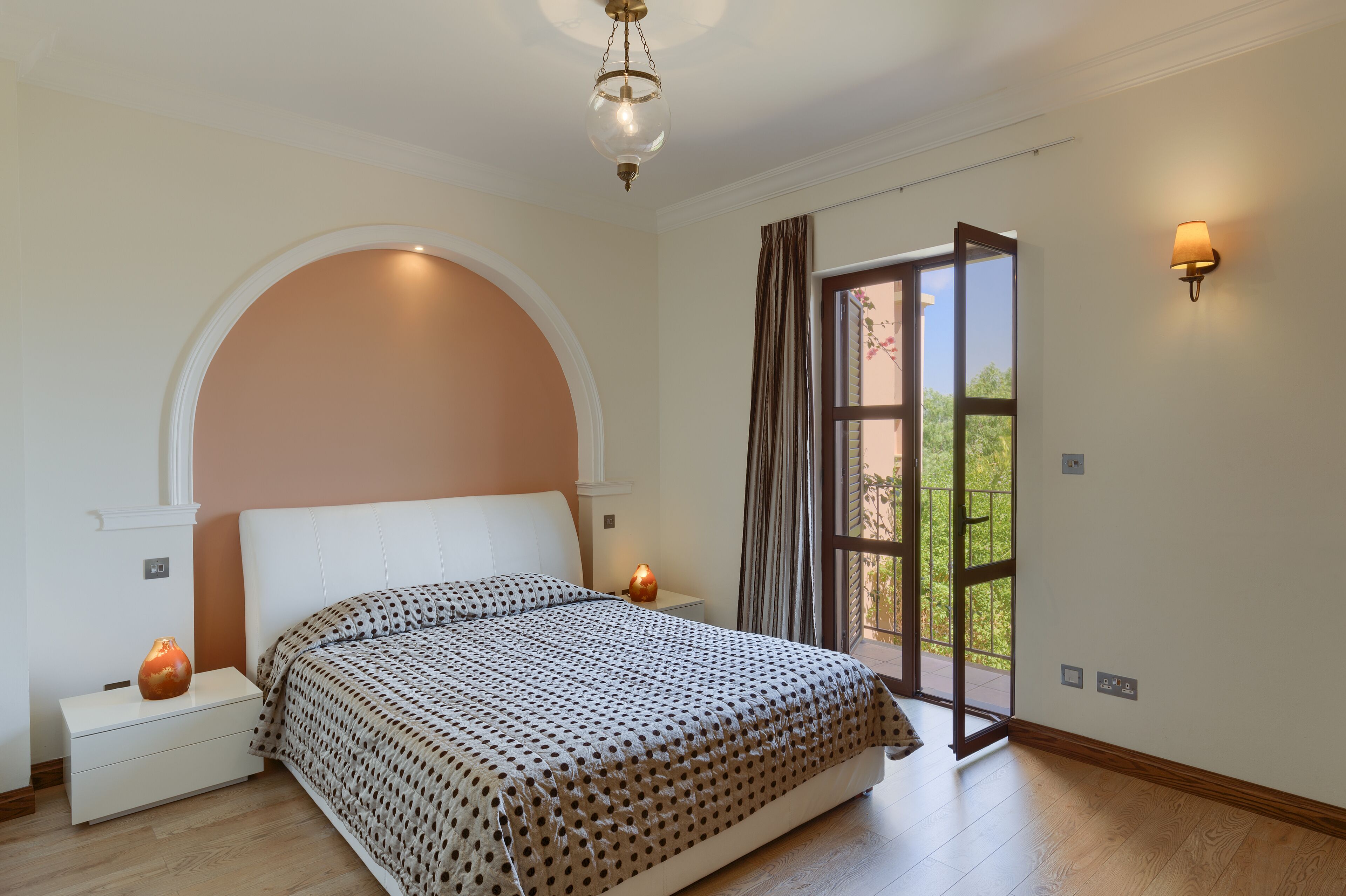 2 bedrooms, travel cot, Internet, bed sheets