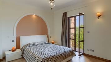 2 bedrooms, travel crib, internet, bed sheets