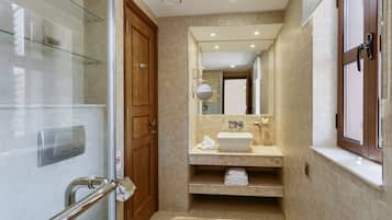 Bruser, hårtørrer, håndklæder