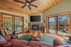 Télévision, cheminée