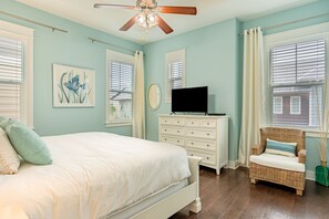 3 quartos, ferros/tábuas de passar roupa, berço de viagem