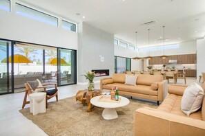 Smart TV, chimenea, estéreo, oficina