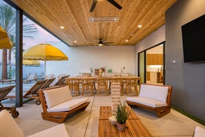 Outdoor dining