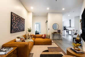 Smart TV - Outrider 118 by AvantStay | Private Balcony + Close to Broadway, ADA Accessible (Nashville)