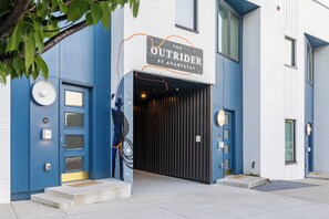 Exterior detail - Outrider 113 by AvantStay | Private Balcony + Close to Broadway, ADA Accessible (Nashville)