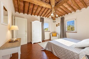 5 camere, ferro/asse da stiro, culla da viaggio, Wi-Fi gratuito