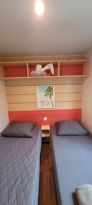 3 soverom, strykejern/-brett, wi-fi (mot et tillegg) og sengetøy