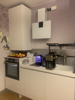 Fridge, oven, stovetop, dishwasher - Dimore - Granaio nr 5 
Charming apartment with private garden in the countryside (Piemonte)