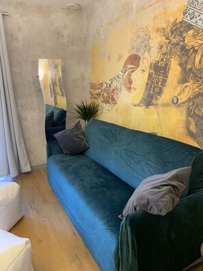 Smart TV, books - Dimore - Granaio nr 5 
Charming apartment with private garden in the countryside (Piemonte)