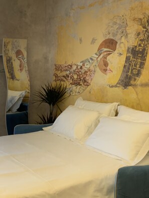 1 bedroom, in-room safe, iron/ironing board, free WiFi