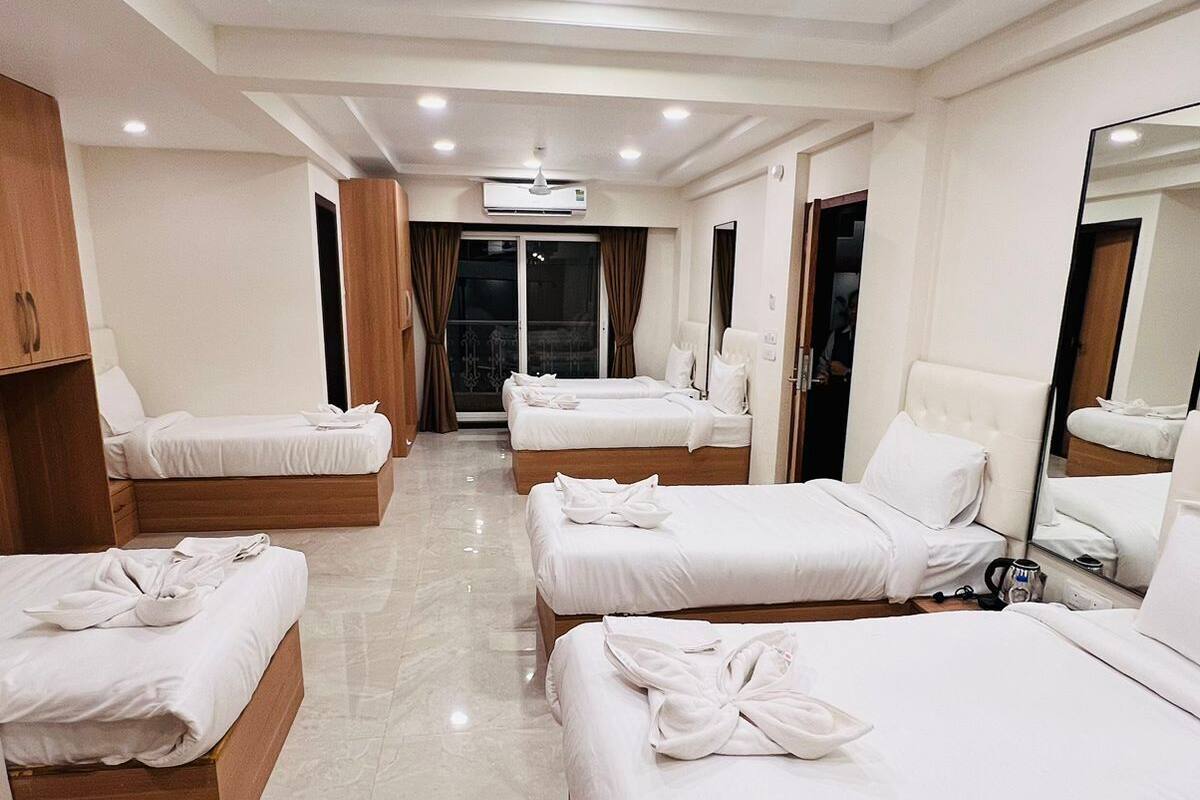 Basic Shared Dormitory | Desk, free WiFi, bed sheets