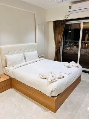 Habitación Deluxe doble | Escritorio, wifi gratis, ropa de cama