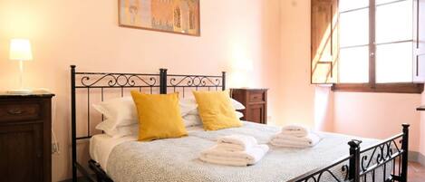 1 soverom, strykejern/-brett, wi-fi og sengetøy