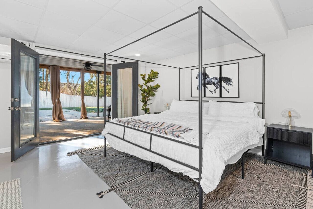 1 bedroom, desk, WiFi, bed sheets