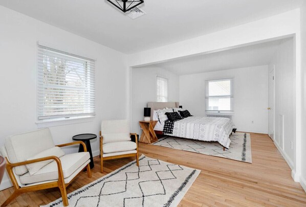 1 bedroom, desk, WiFi, bed sheets