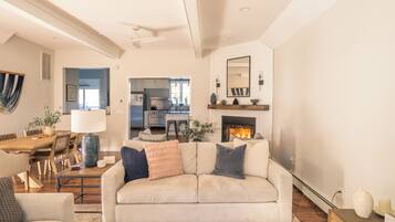 Télévision, cheminée