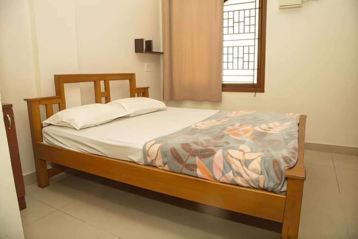 3 bedrooms, iron/ironing board (on request), free WiFi