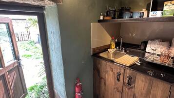 Kühlschrank, Mikrowelle, Wasserkocher, Toaster