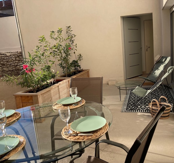 Outdoor dining