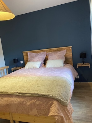 1 bedroom, iron/ironing board, travel crib, internet