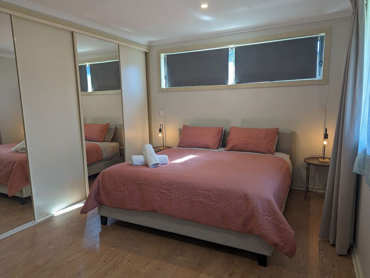 5 Schlafzimmer, Schreibtisch, Bügeleisen/Bügelbrett, WLAN