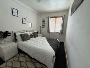 Apartamento | 3 dormitorios, tabla de planchar con plancha, wifi gratis y ropa de cama