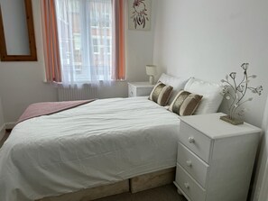 Apartment | 3 Schlafzimmer, Bügeleisen/Bügelbrett, kostenloses WLAN, Bettwäsche