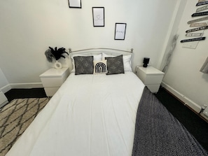 Apartment | 3 bedrooms, iron/ironing board, free WiFi, bed sheets