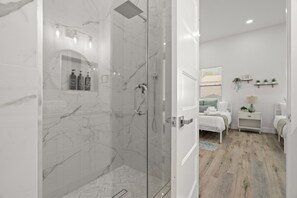 Hair dryer, towels - New Constriction House in Tampa (Tampa)