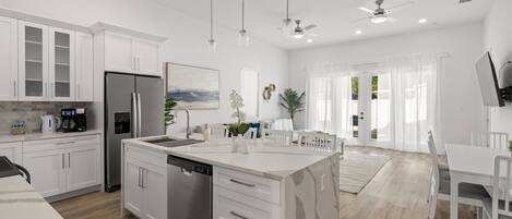 Køleskab, mikrobølgeovn, ovn, kogeplade